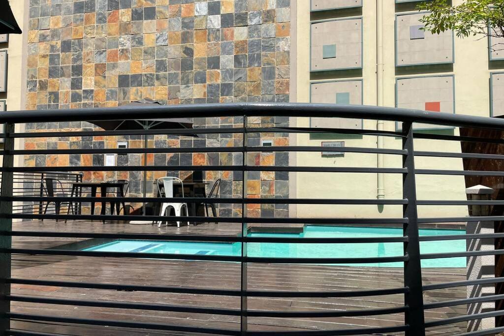 Cool & Easy Flat In The Heart Of Marshalltown Йоханесбург Екстериор снимка